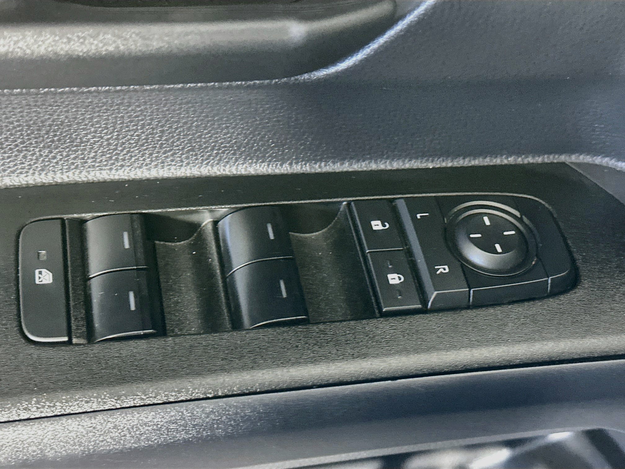 Used 2025 Toyota 4Runner SR5 AWD/4WD image 15