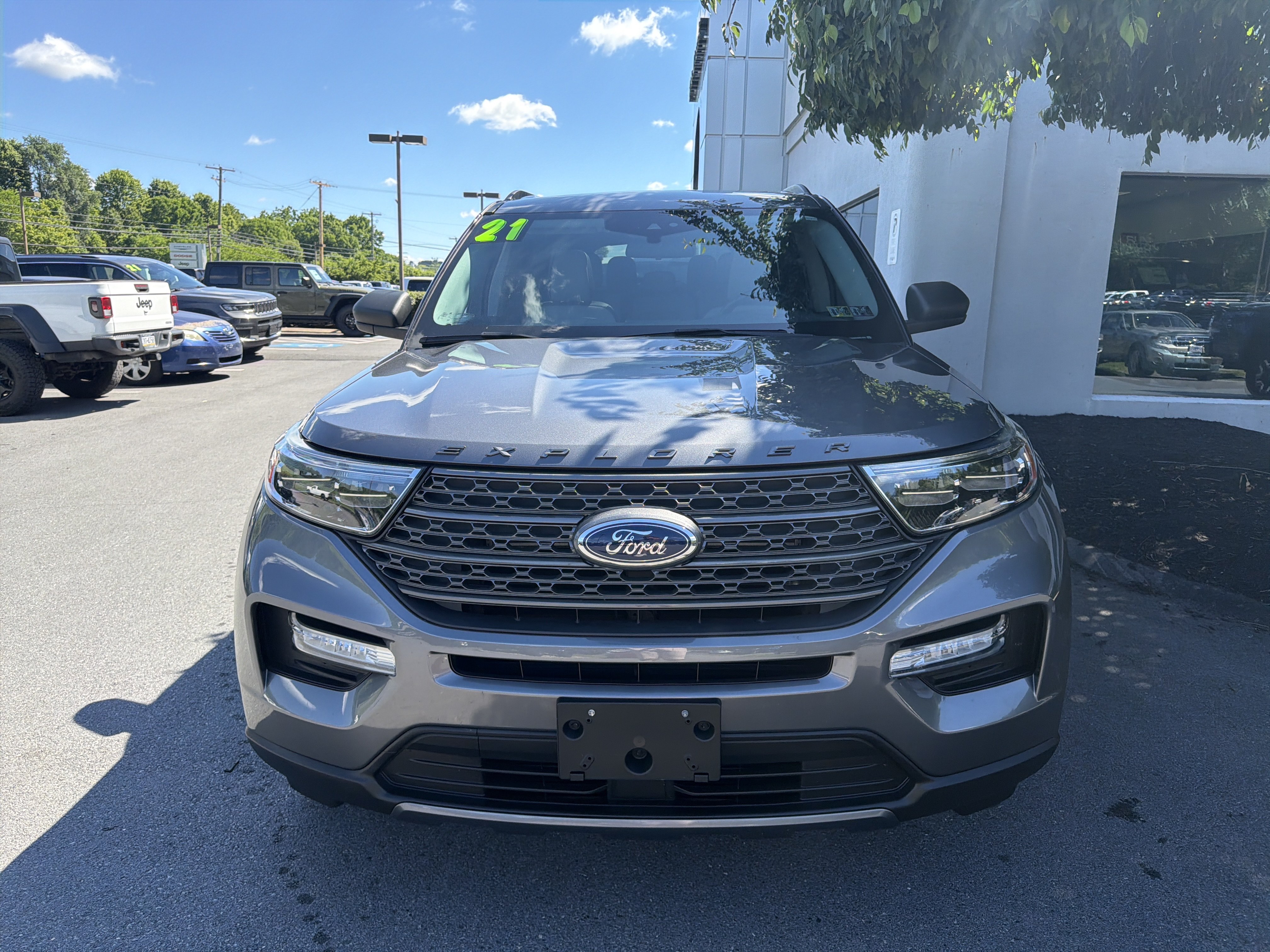 Used 2021 Ford Explorer XLT w/ Equipment Group 202A AWD/4WD image 9