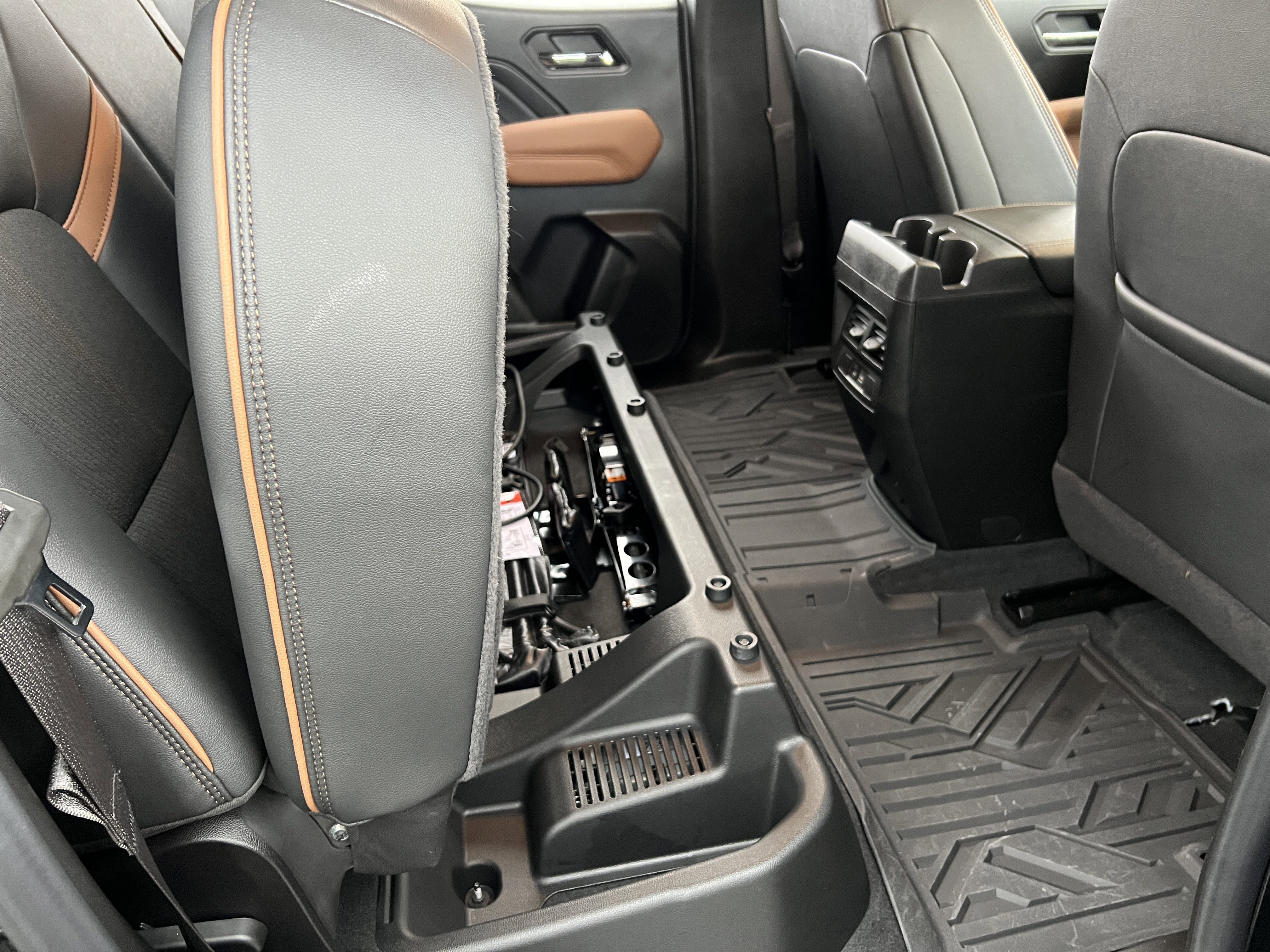 Used 2024 GMC Canyon AT4 image 18