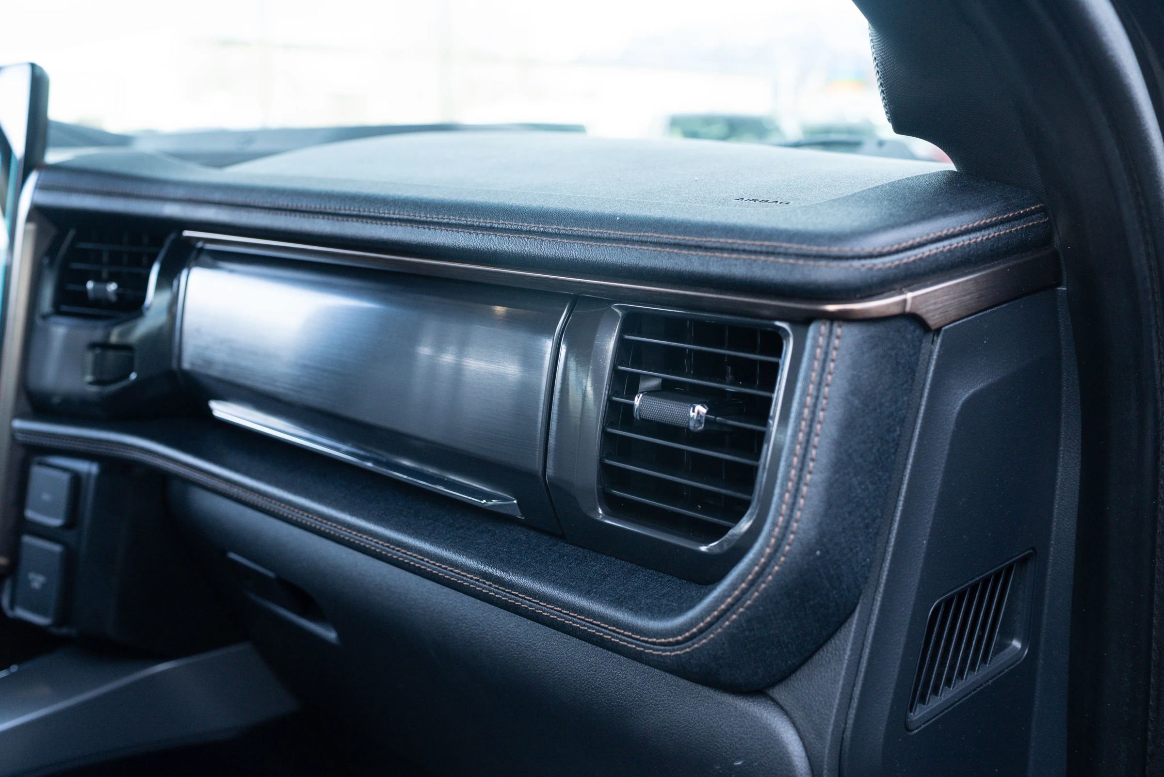 Used 2022 Ford F150 Lightning Lariat image 14