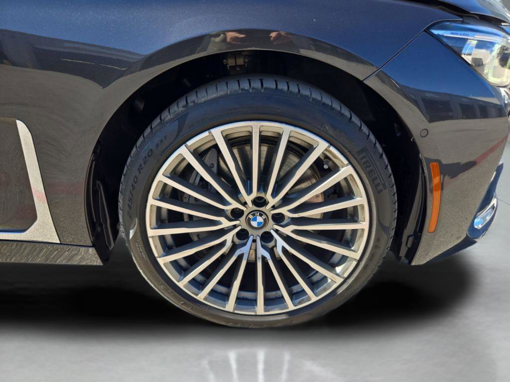 Used 2022 BMW 750i xDrive image 32