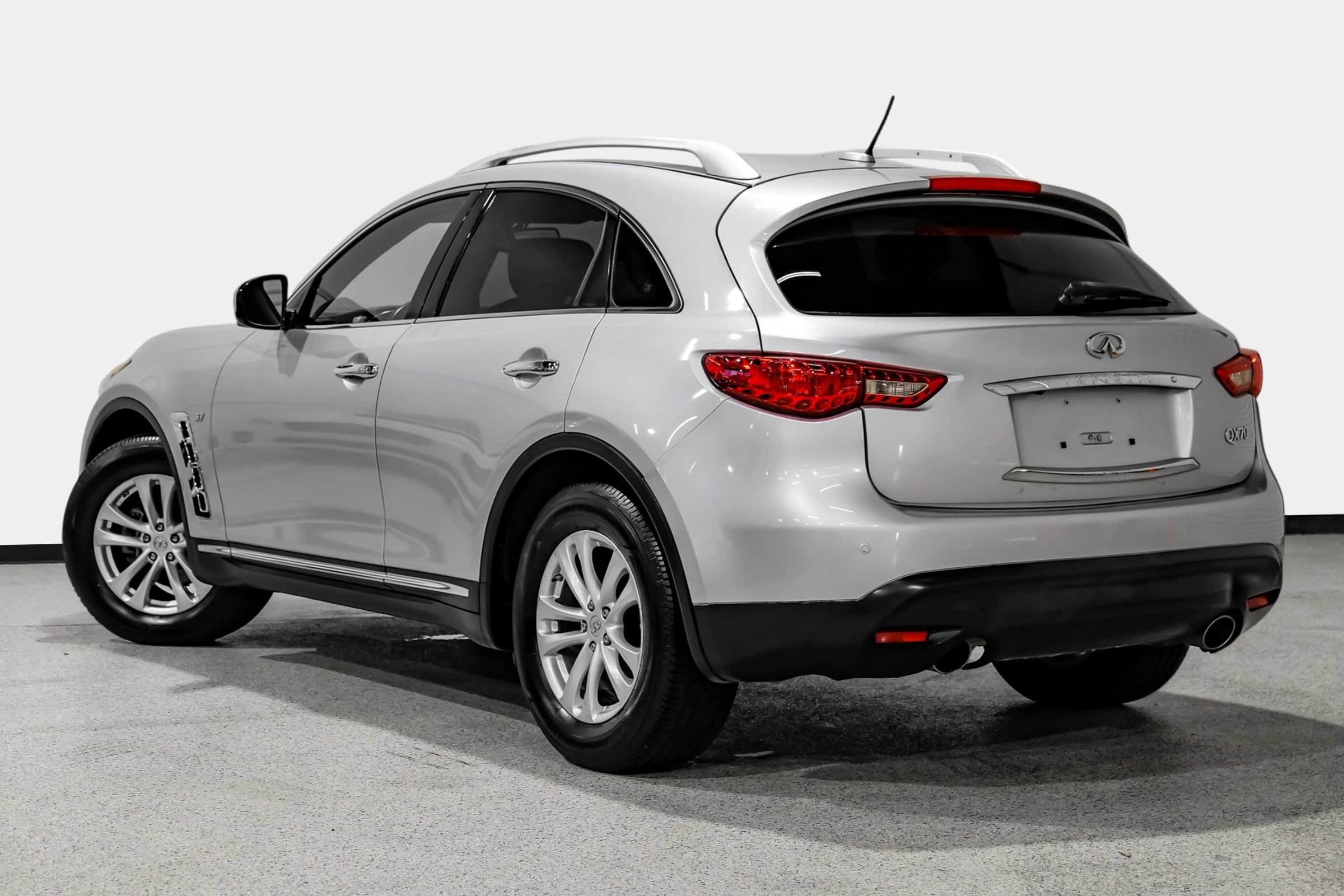 Used 2017 INFINITI QX70 AWD w/ Premium Package image 8
