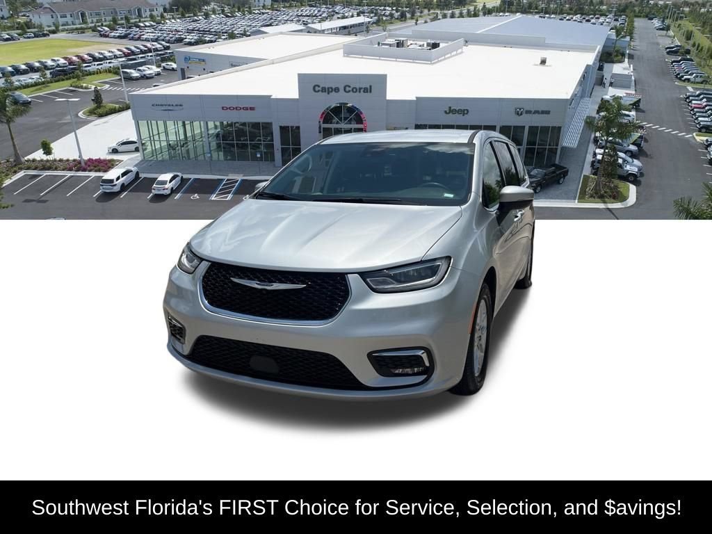 Used 2023 Chrysler Pacifica Touring-L FWD video 2