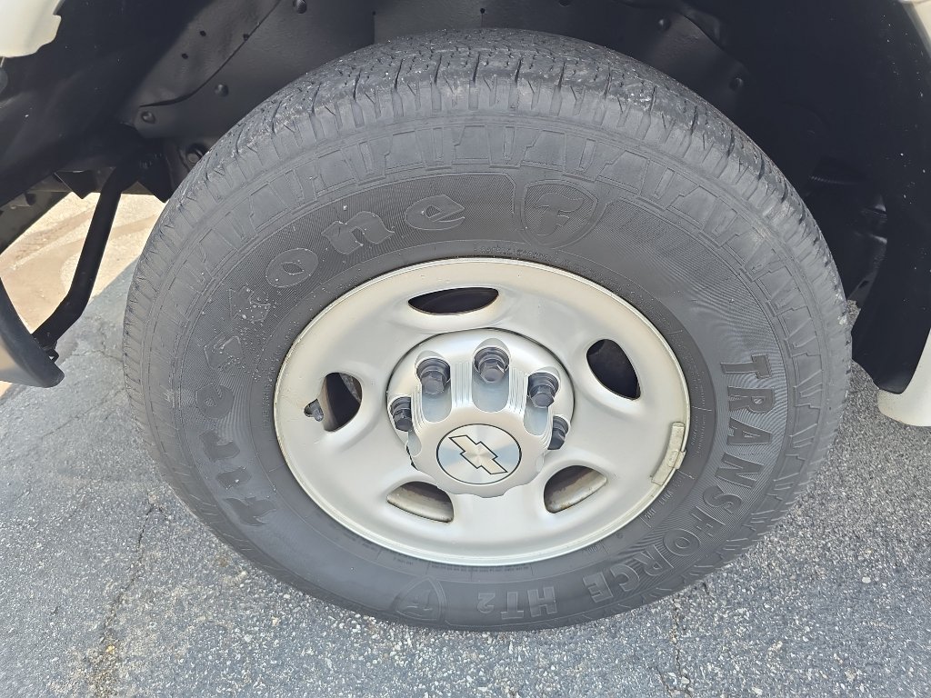 Used 2015 Chevrolet Express 2500 RWD image 30