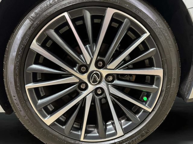 Used 2025 Lexus ES 350 w/ Premium Package FWD image 30