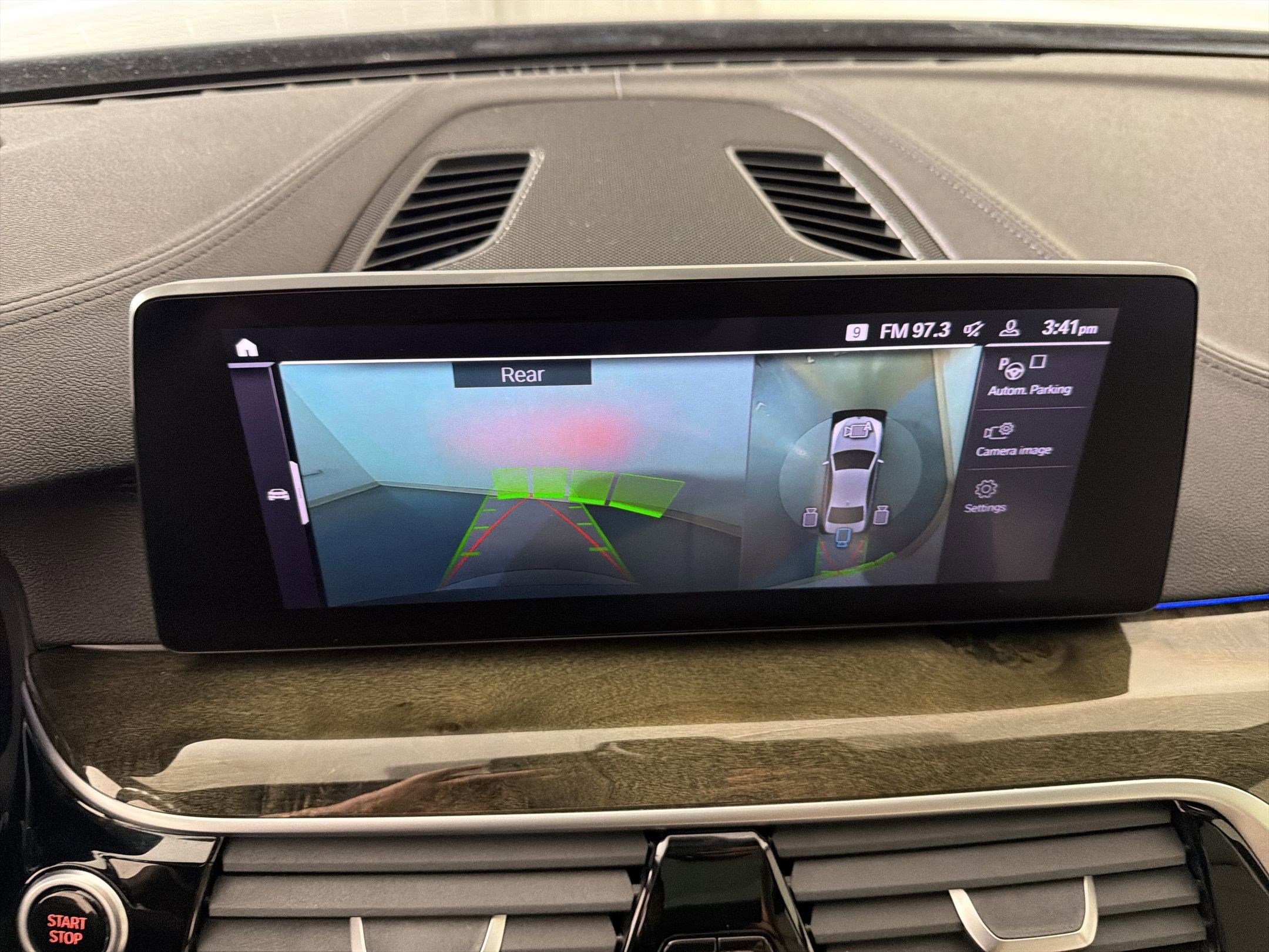 Used 2020 BMW 530e w/ Premium Package RWD image 26
