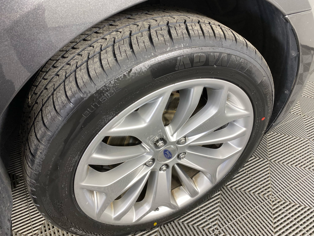 Used 2015 Ford Taurus Limited w/ Equipment Group 301A FWD image 12