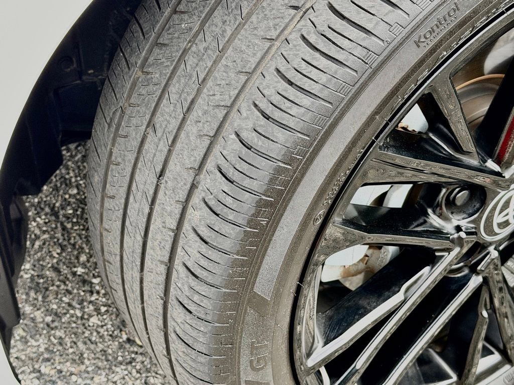 Used 2025 Toyota Camry SE w/ Convenience Package FWD image 15