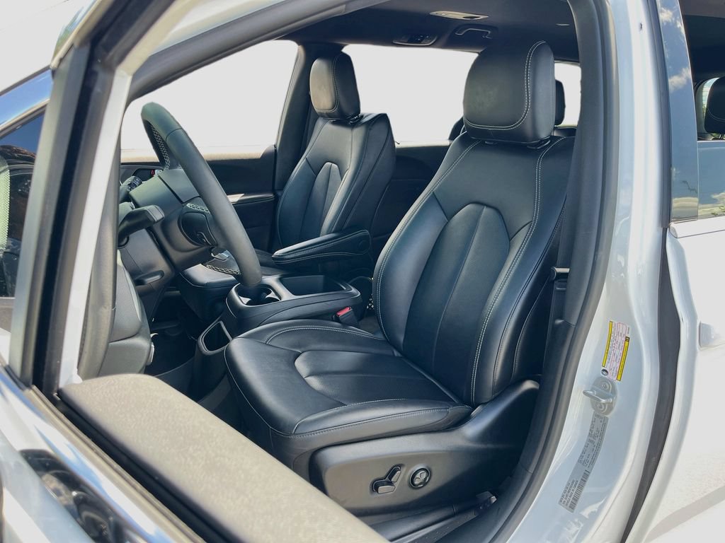 Used 2026 Chrysler Pacifica Select FWD image 20