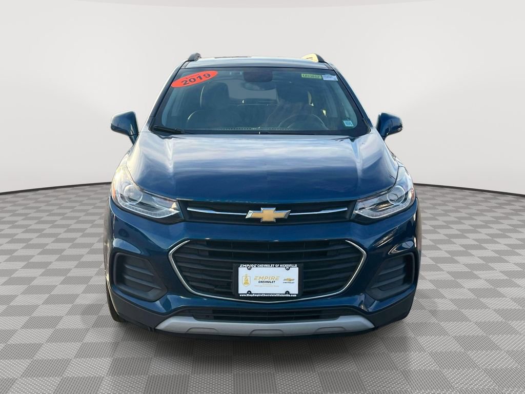 Used 2019 Chevrolet Trax LT w/ LT Convenience Package FWD image 2