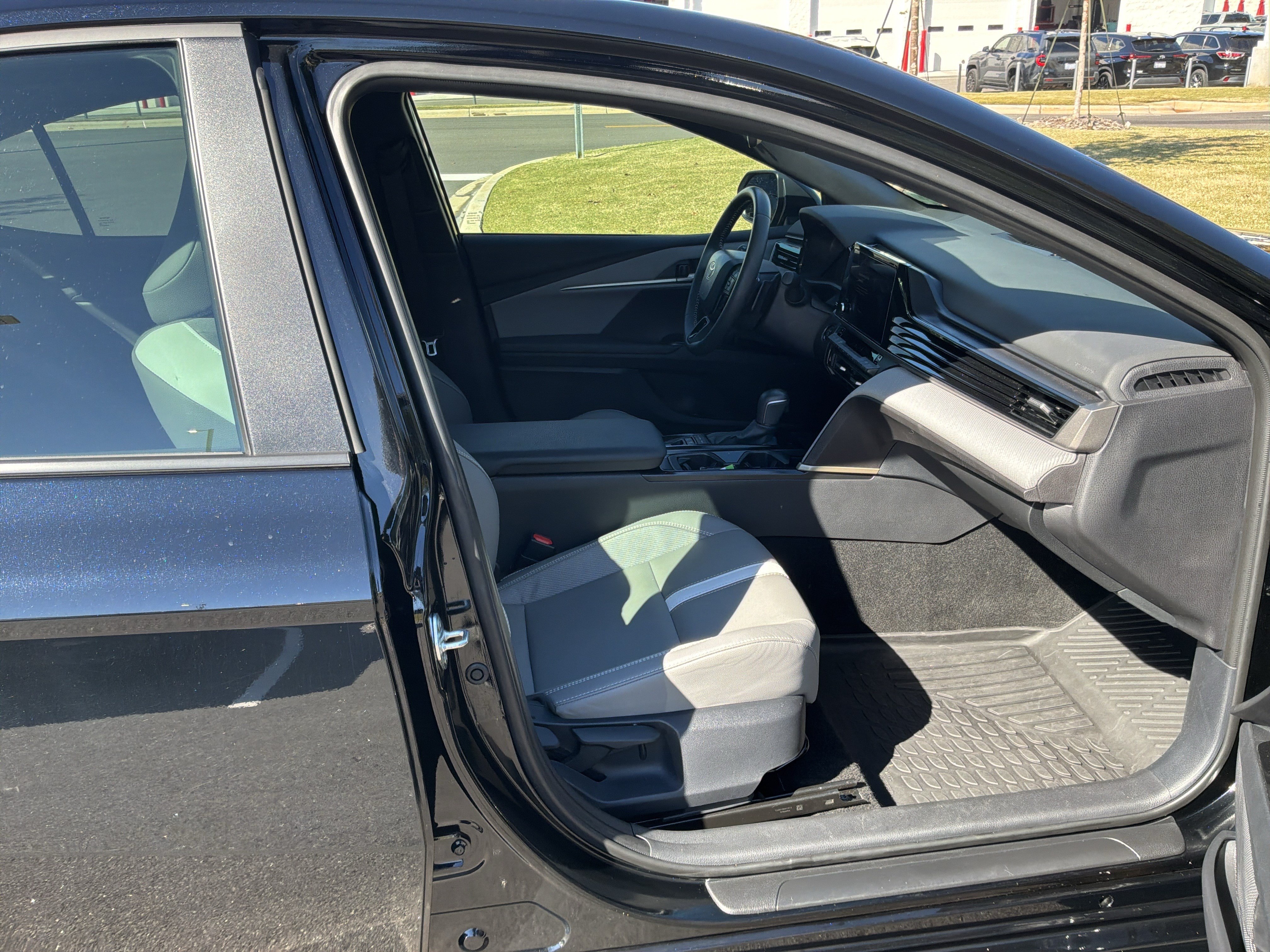 Used 2026 Toyota Camry SE FWD image 32