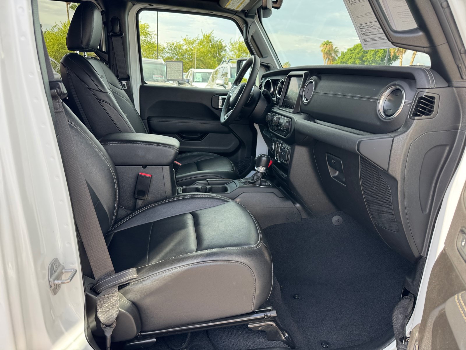 Used 2023 Jeep Wrangler Unlimited Sahara AWD/4WD image 19