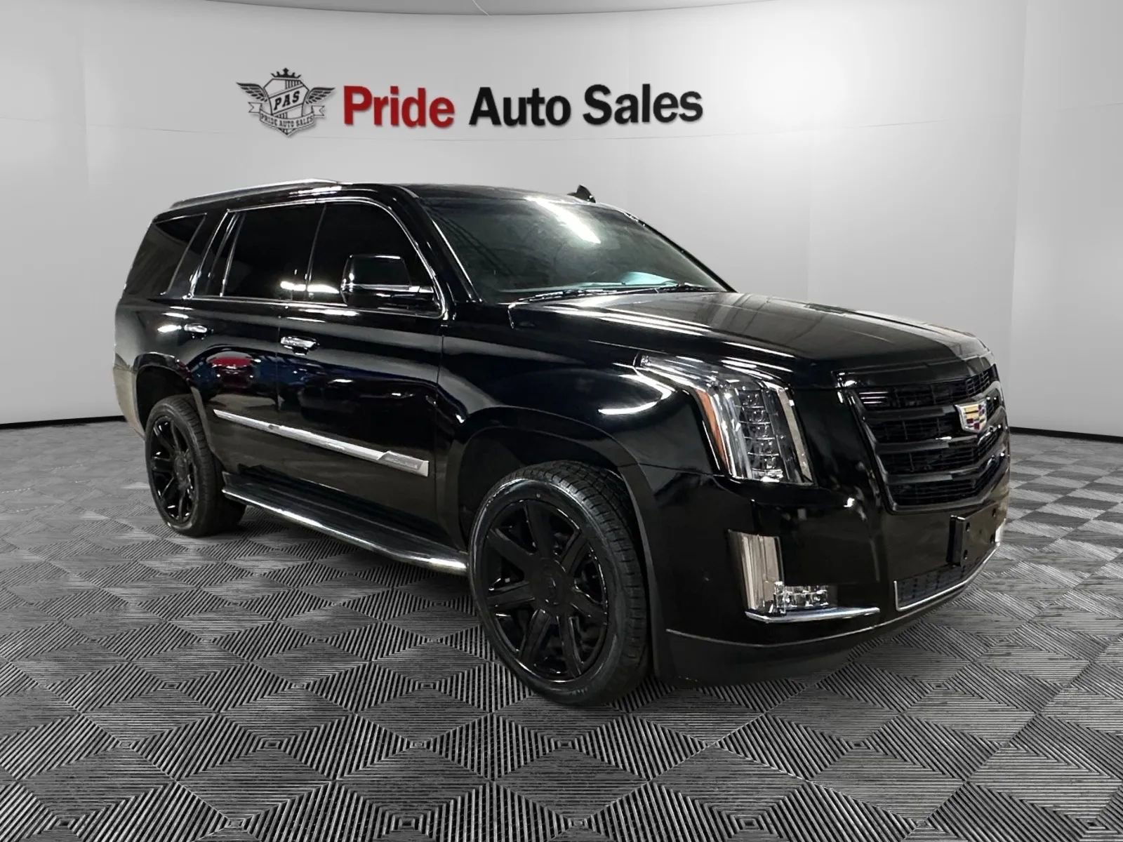 Used 2019 Cadillac Escalade Luxury image 3