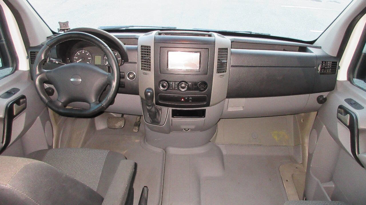 Used 2011 Freightliner Sprinter 2500 image 27
