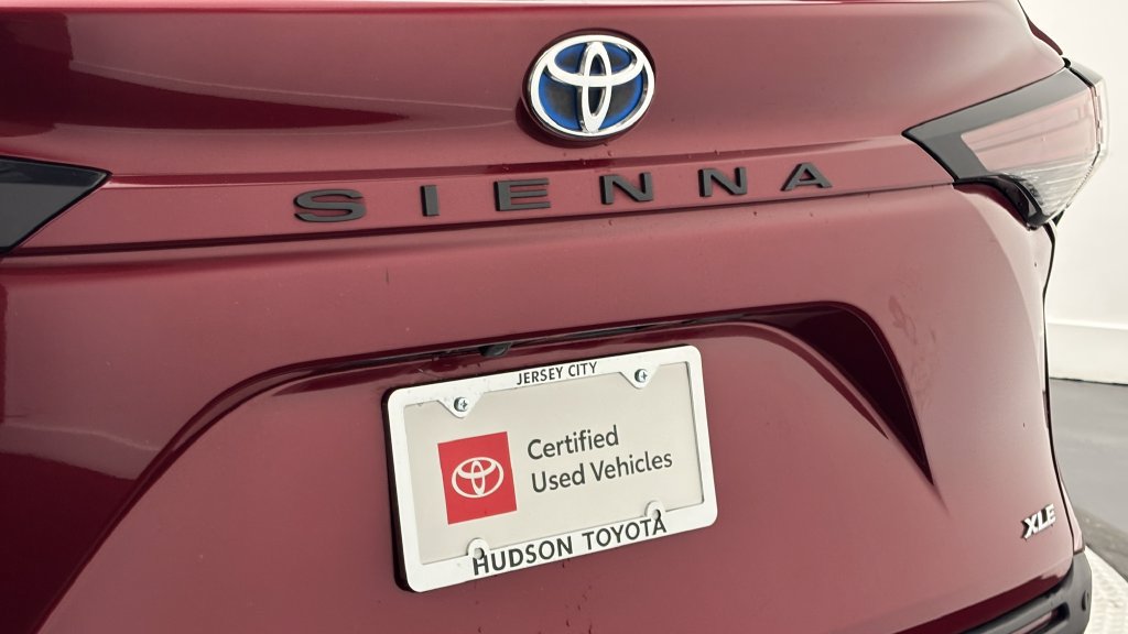 Certified 2025 Toyota Sienna XLE w/ XLE Plus Package AWD/4WD image 8