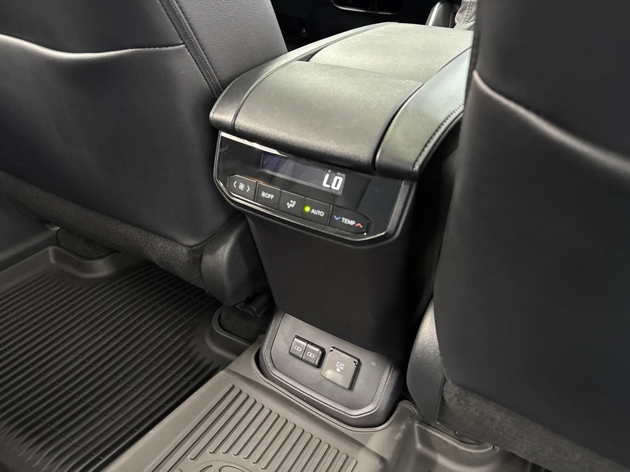 Used 2026 Toyota Highlander Limited AWD/4WD image 49