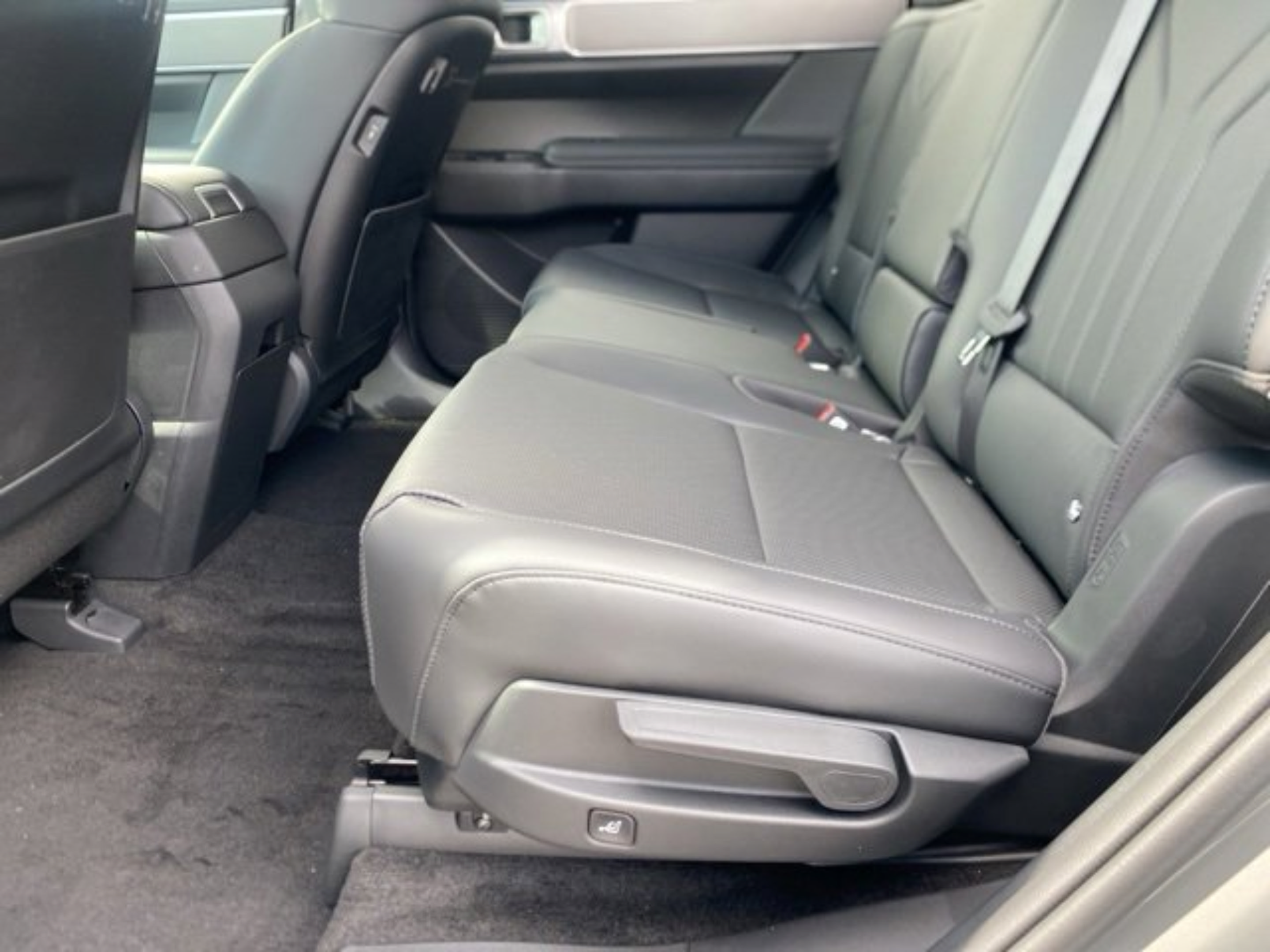 Used 2025 Hyundai Santa Fe SEL FWD image 33