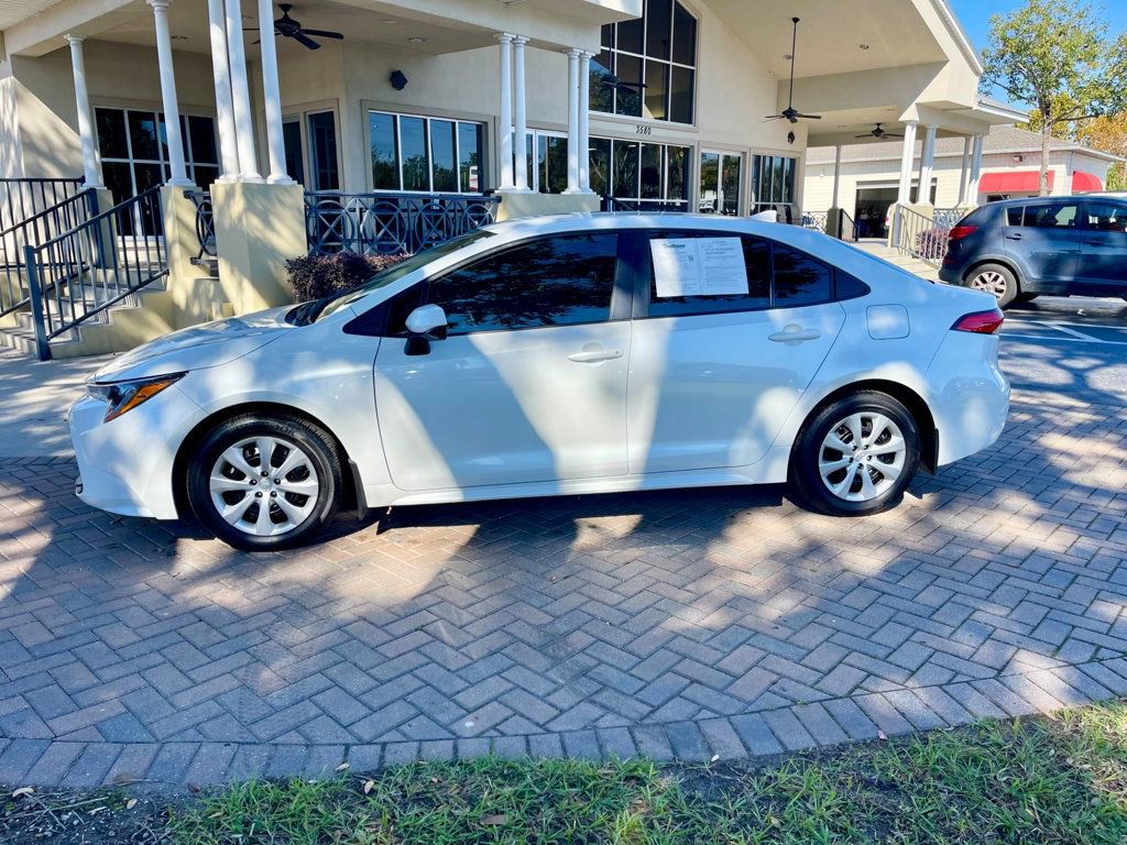 Used 2025 Toyota Corolla LE image 2