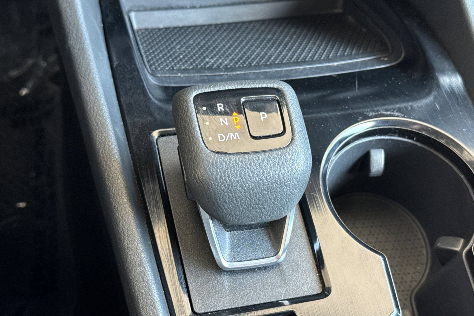 Used 2024 Nissan Rogue S FWD image 26