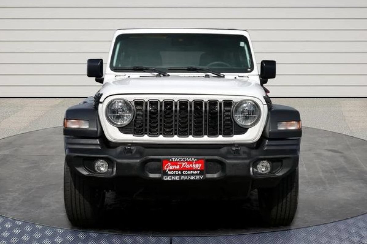 Used 2025 Jeep Wrangler Unlimited Sport AWD/4WD image 2