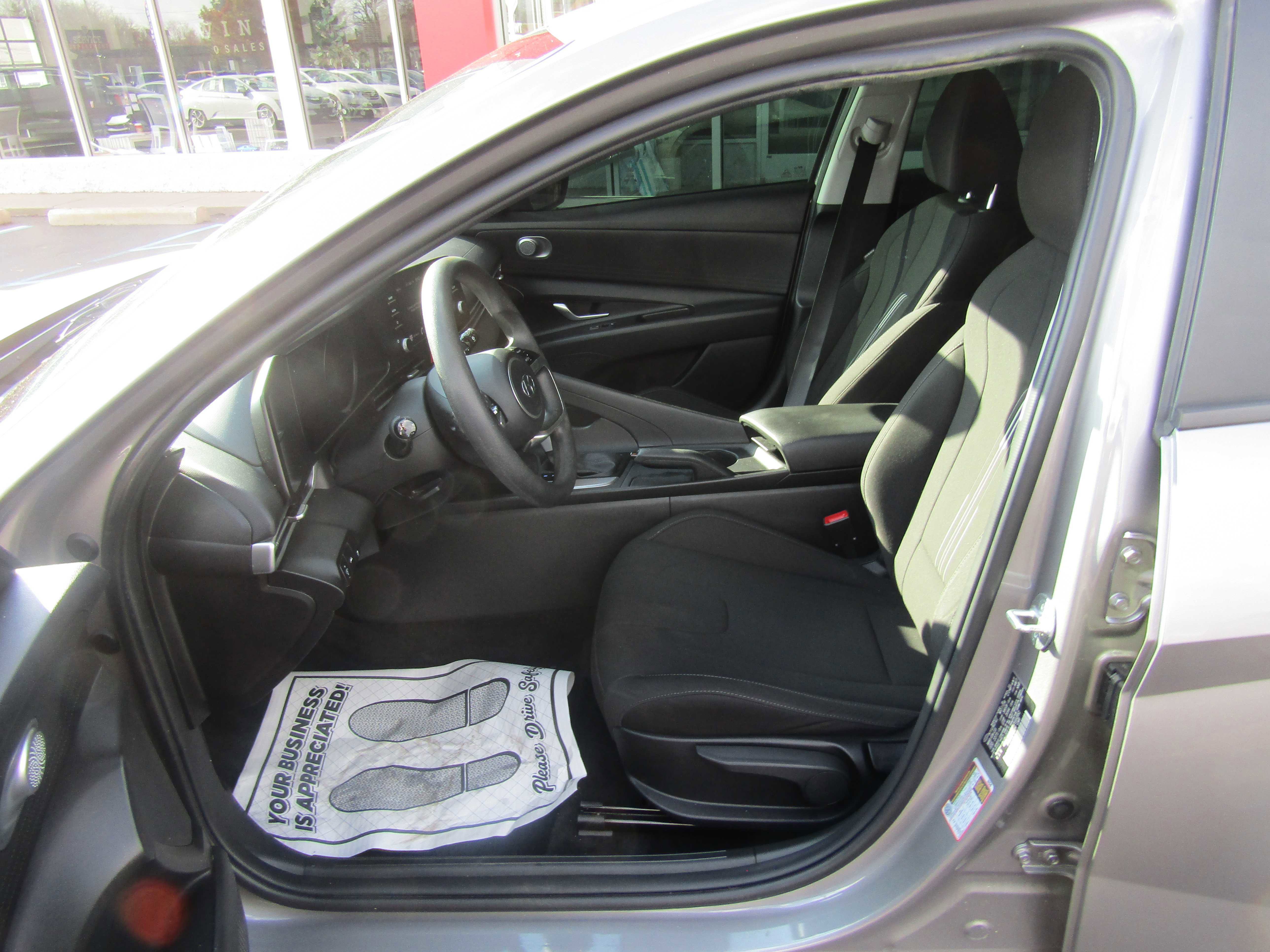 Used 2023 Hyundai Elantra SEL FWD image 9