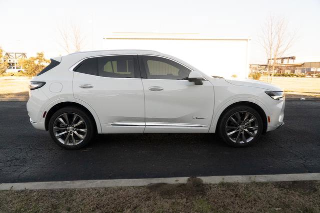 Used 2021 Buick Envision Avenir w/ Technology Package II image 2