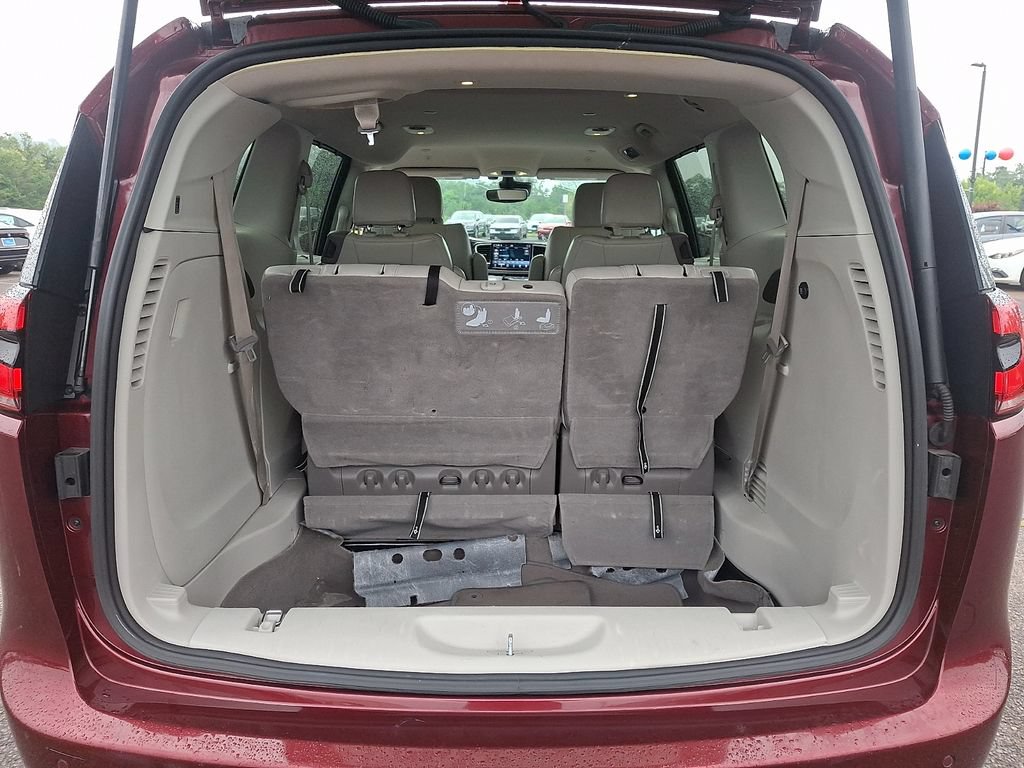 Used 2021 Chrysler Pacifica Touring-L FWD image 28