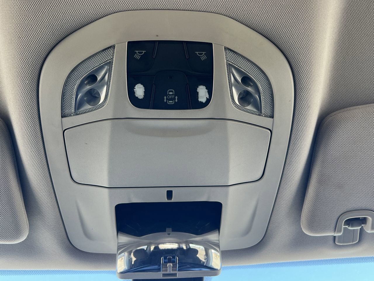 Used 2017 Chrysler Pacifica Touring image 16