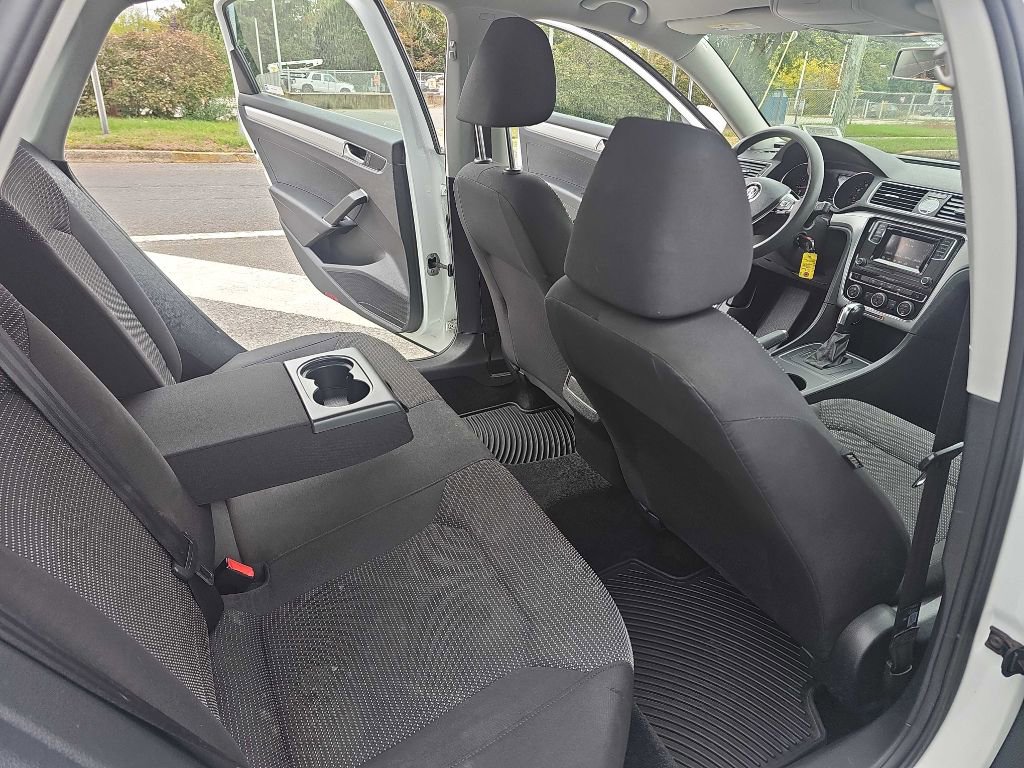 Used 2016 Volkswagen Passat 1.8T S image 14