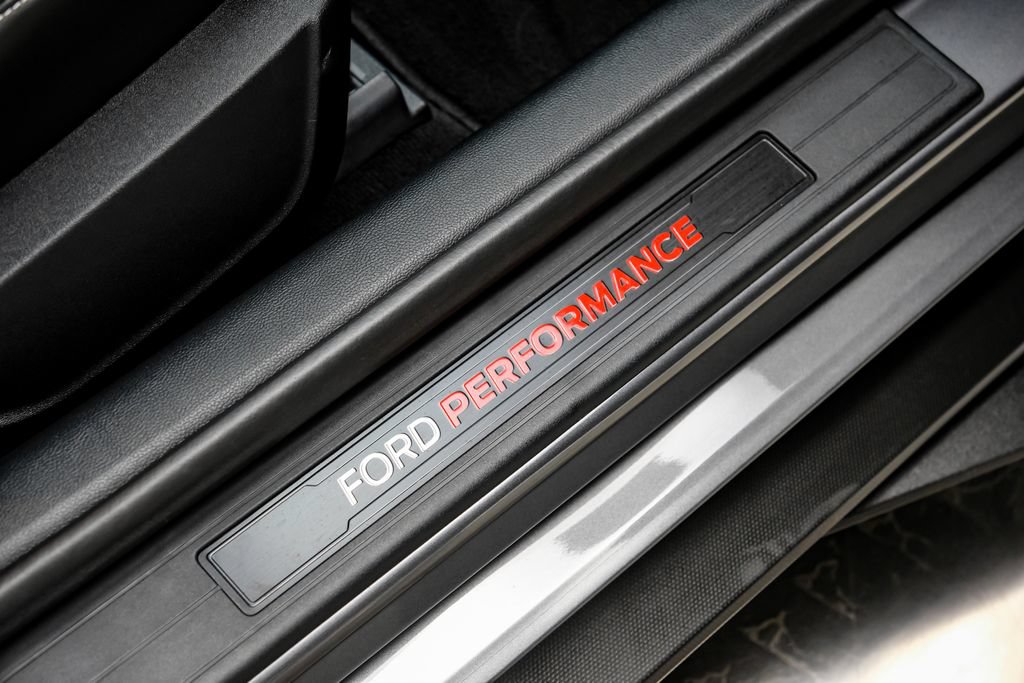 Used 2022 Ford Mustang Shelby GT500 w/ Carbon Fiber Track Pack RWD image 48