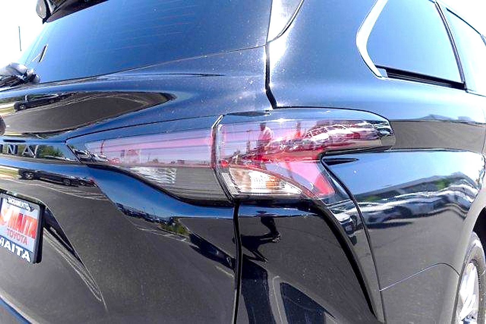 Certified 2025 Toyota Sienna XLE FWD image 5