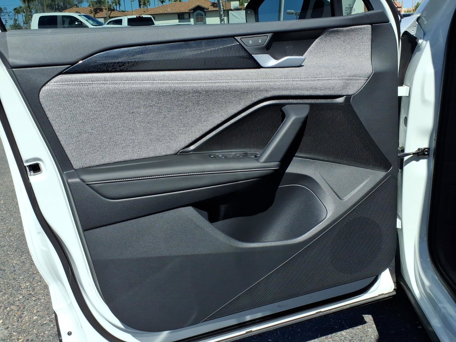 Certified 2025 Volkswagen Tiguan S FWD image 17