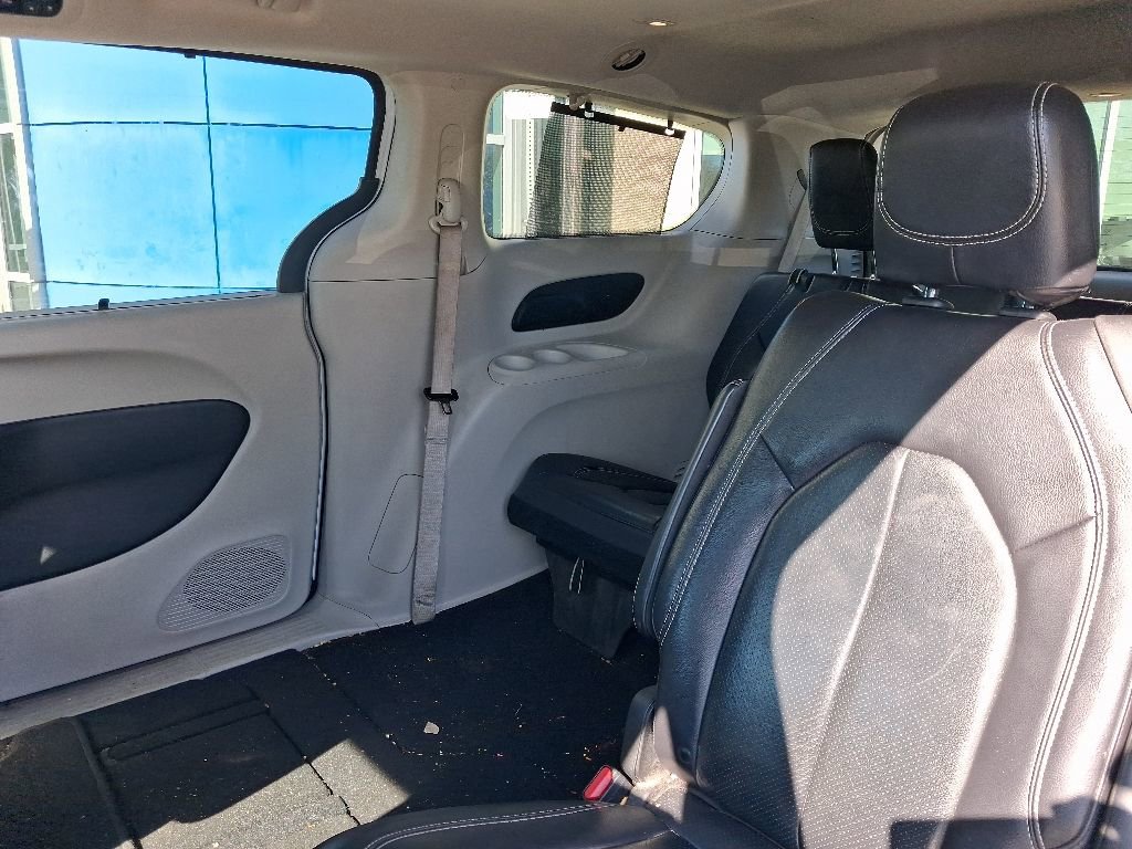 Used 2022 Chrysler Pacifica Touring-L FWD image 19