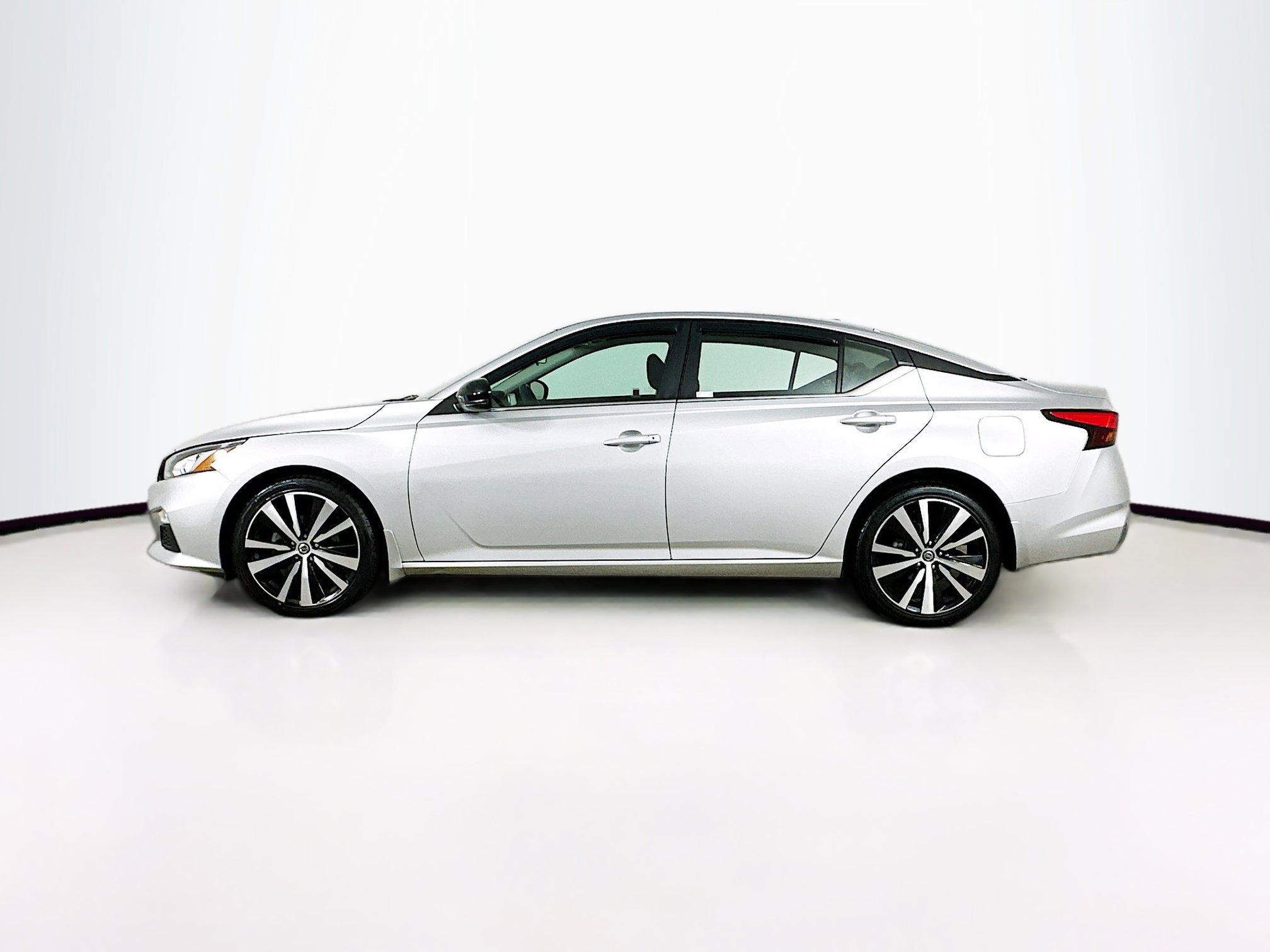 Used 2020 Nissan Altima 2.5 SR w/ Premium Package image 4
