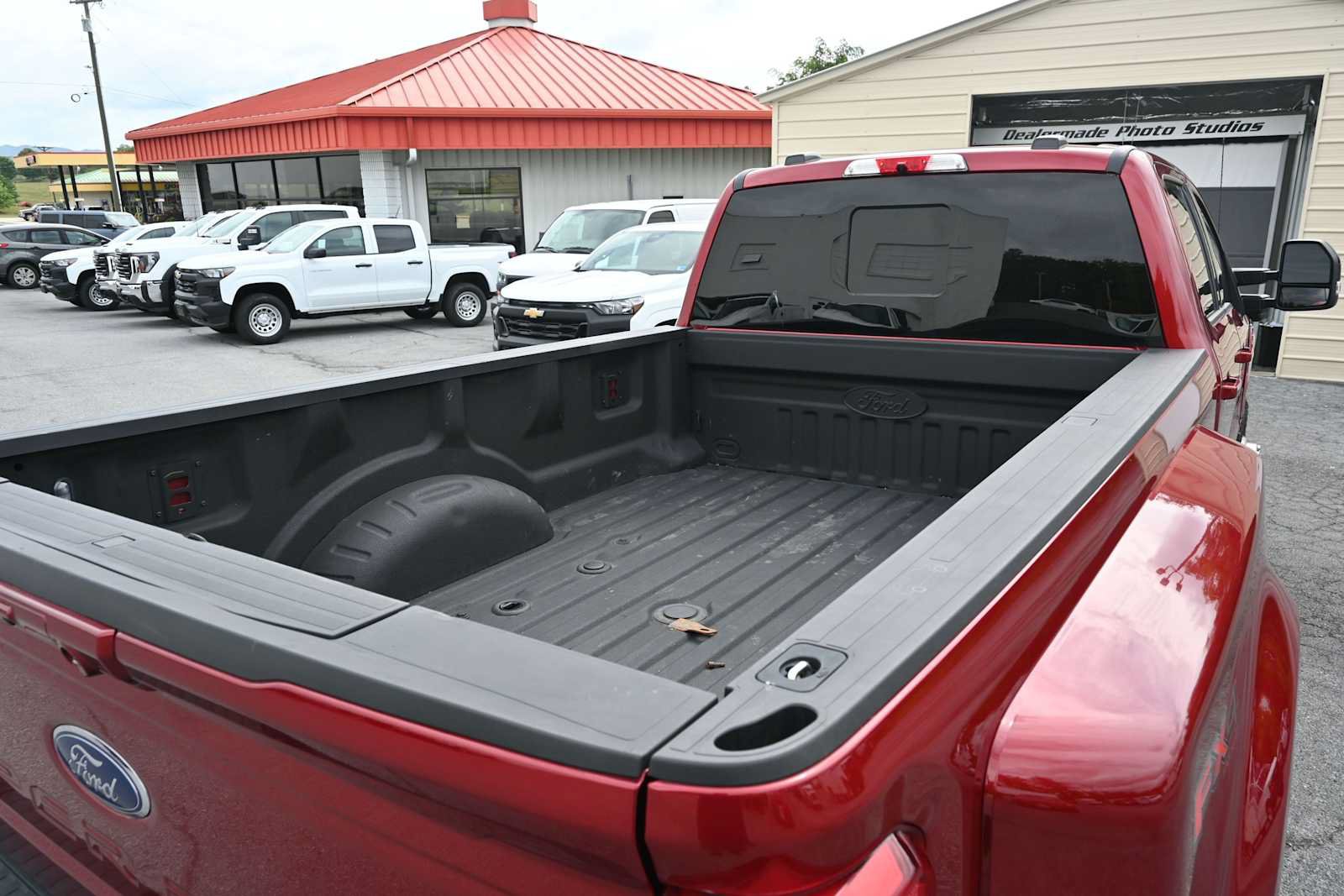 Used 2025 Ford F350 Lariat w/ Lariat Ultimate Package AWD/4WD image 11
