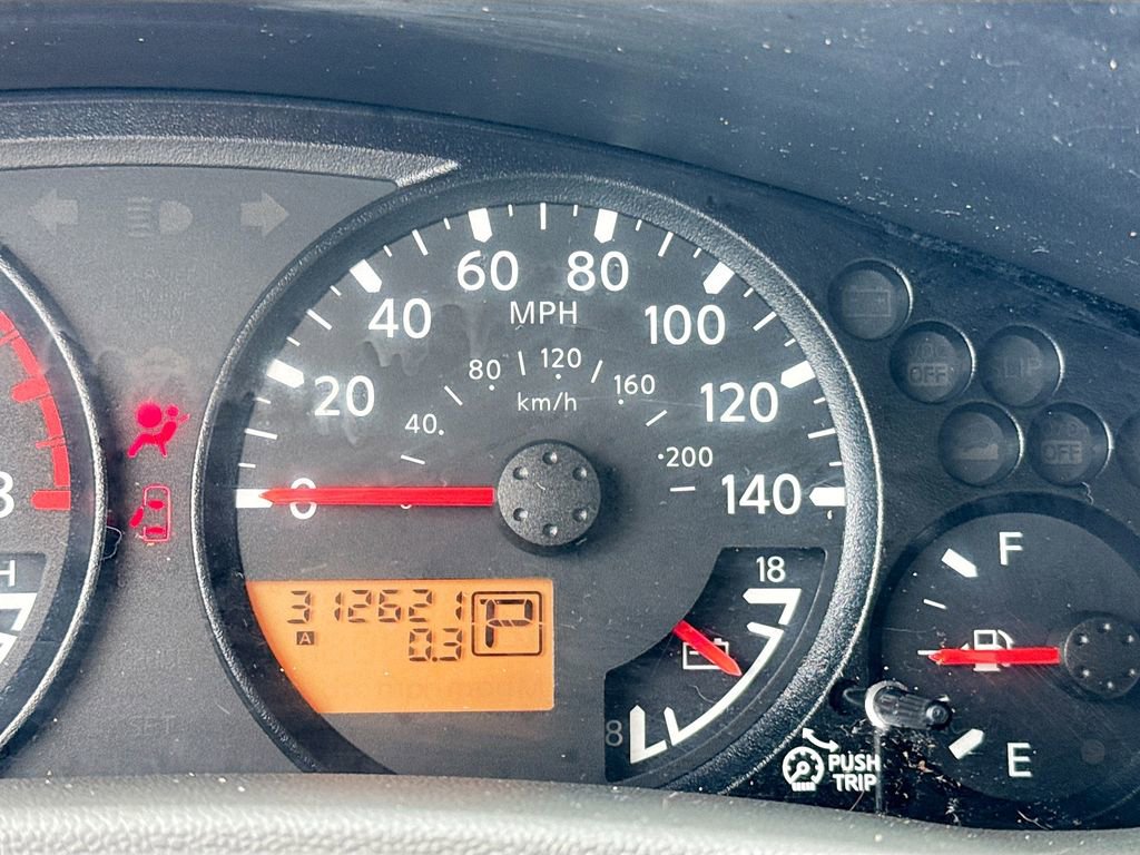 Used 2010 Nissan Frontier SE AWD/4WD image 12