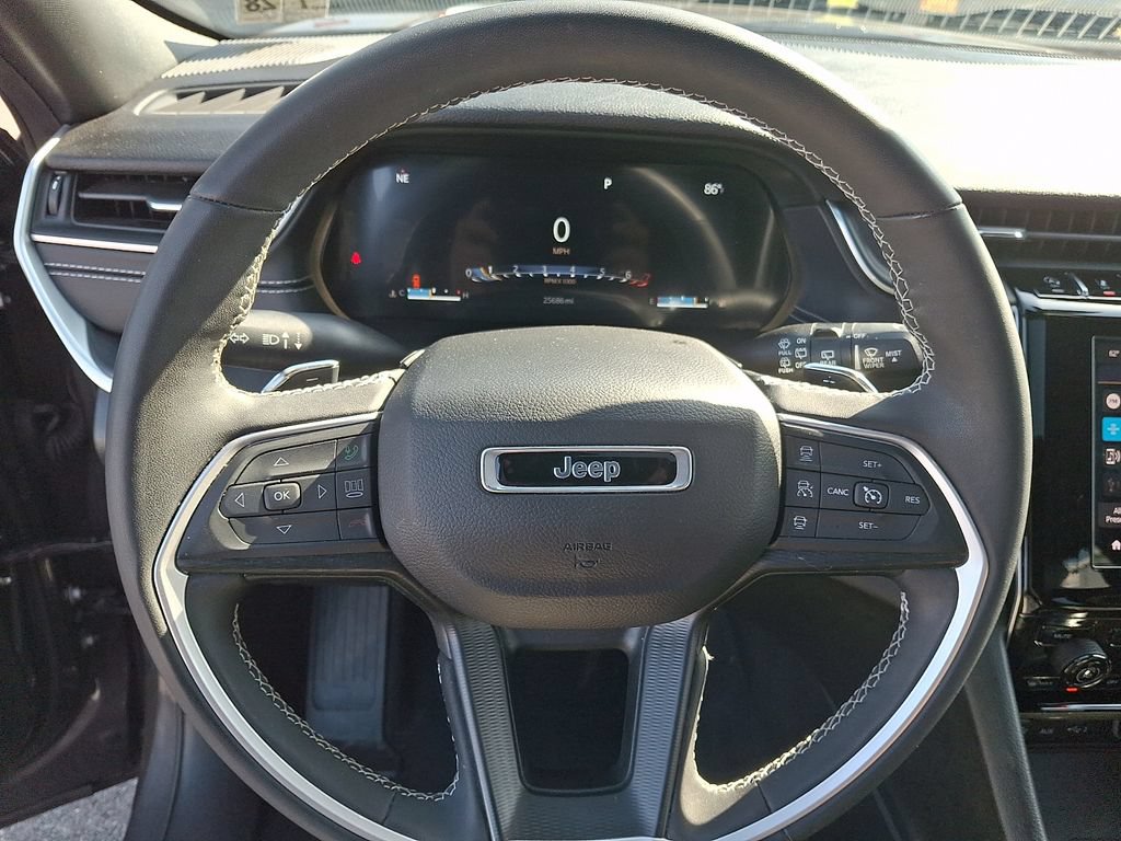 Certified 2023 Jeep Grand Cherokee Altitude AWD/4WD image 19