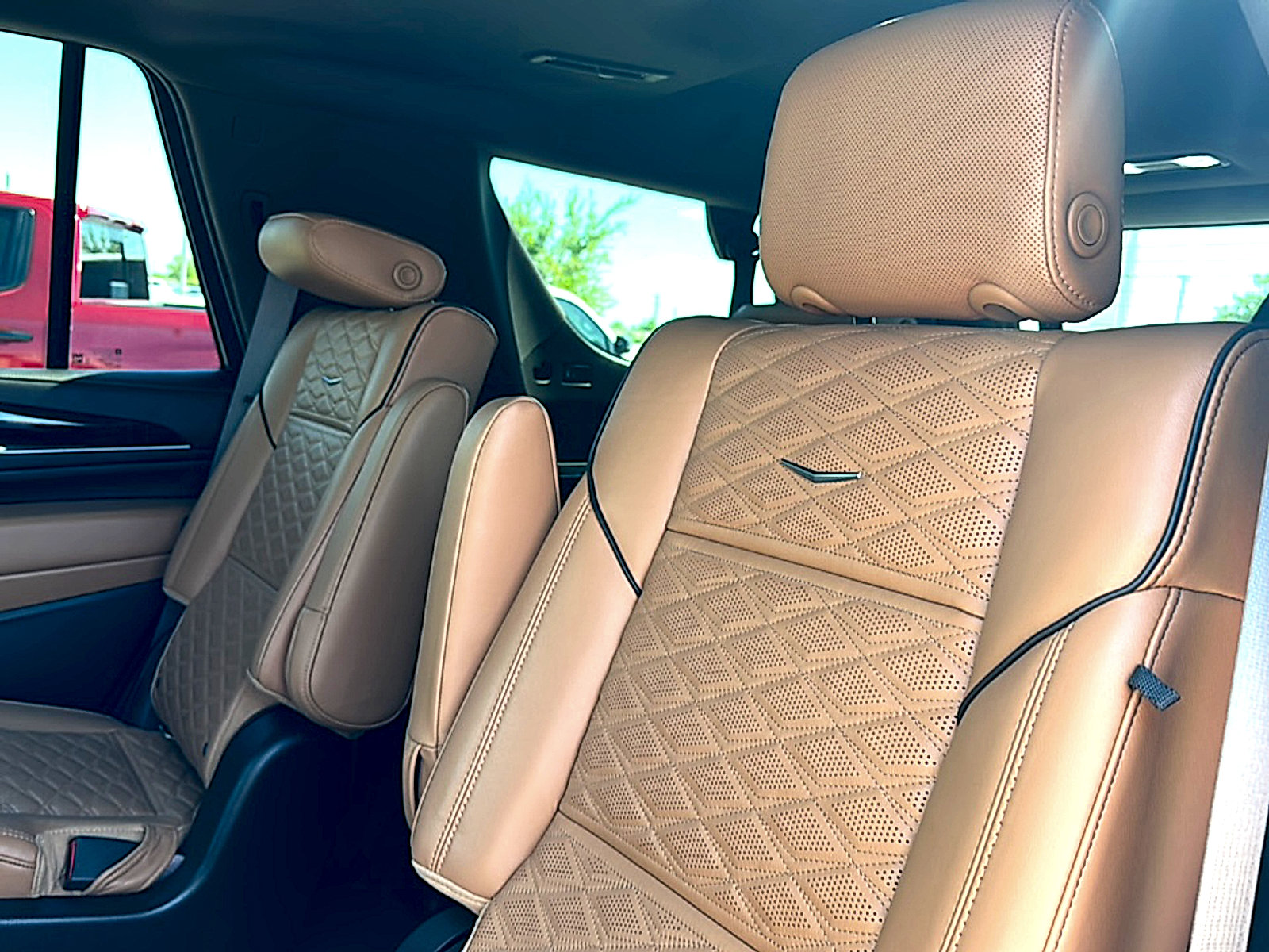 Used 2021 Cadillac Escalade Premium Luxury AWD/4WD image 20