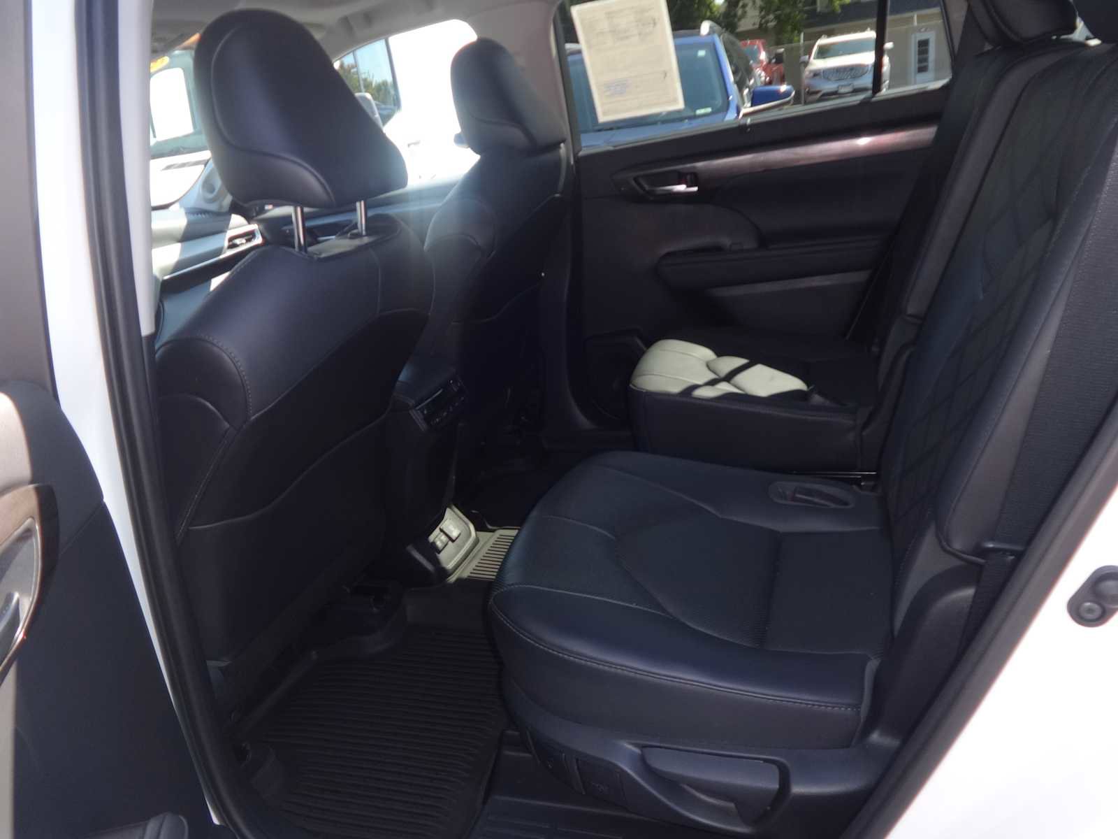 Used 2021 Toyota Highlander Platinum image 12