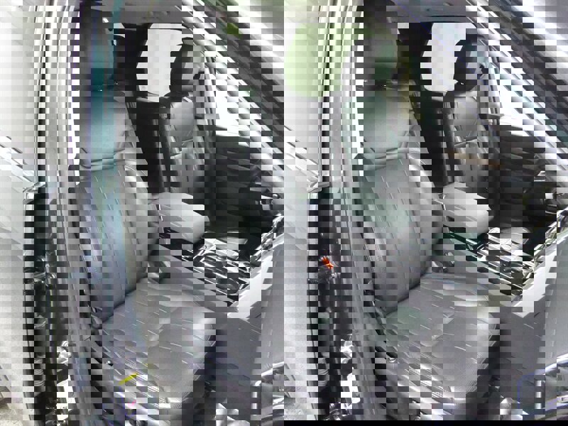 Used 2017 Land Rover Discovery HSE image 24