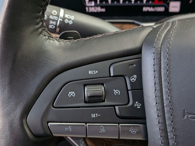 Used 2024 Cadillac Escalade ESV Premium Luxury Platinum AWD/4WD image 13