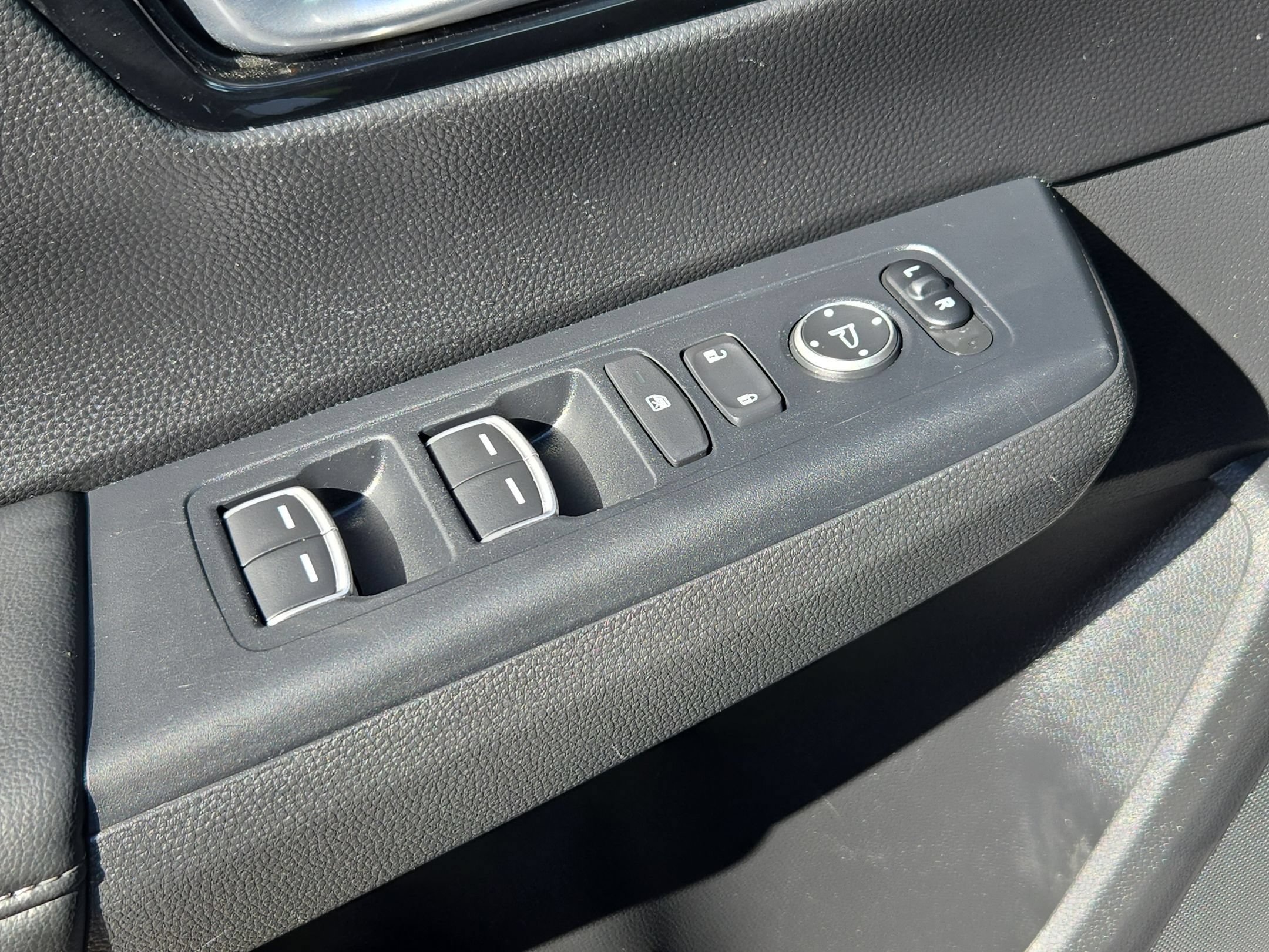 Used 2023 Honda CR-V EX-L image 11