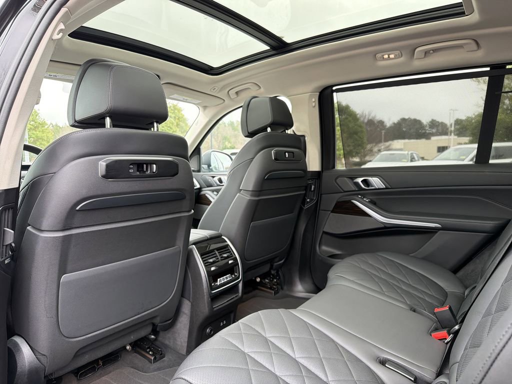 Used 2025 BMW X7 xDrive40i w/ Premium Package image 13