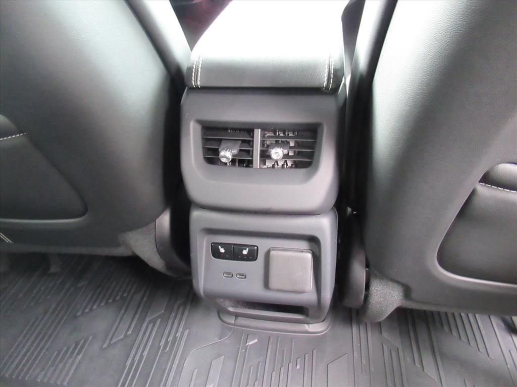 Certified 2025 Cadillac Optiq Luxury 2 w/ LPO, Floor Liner Package AWD/4WD image 33