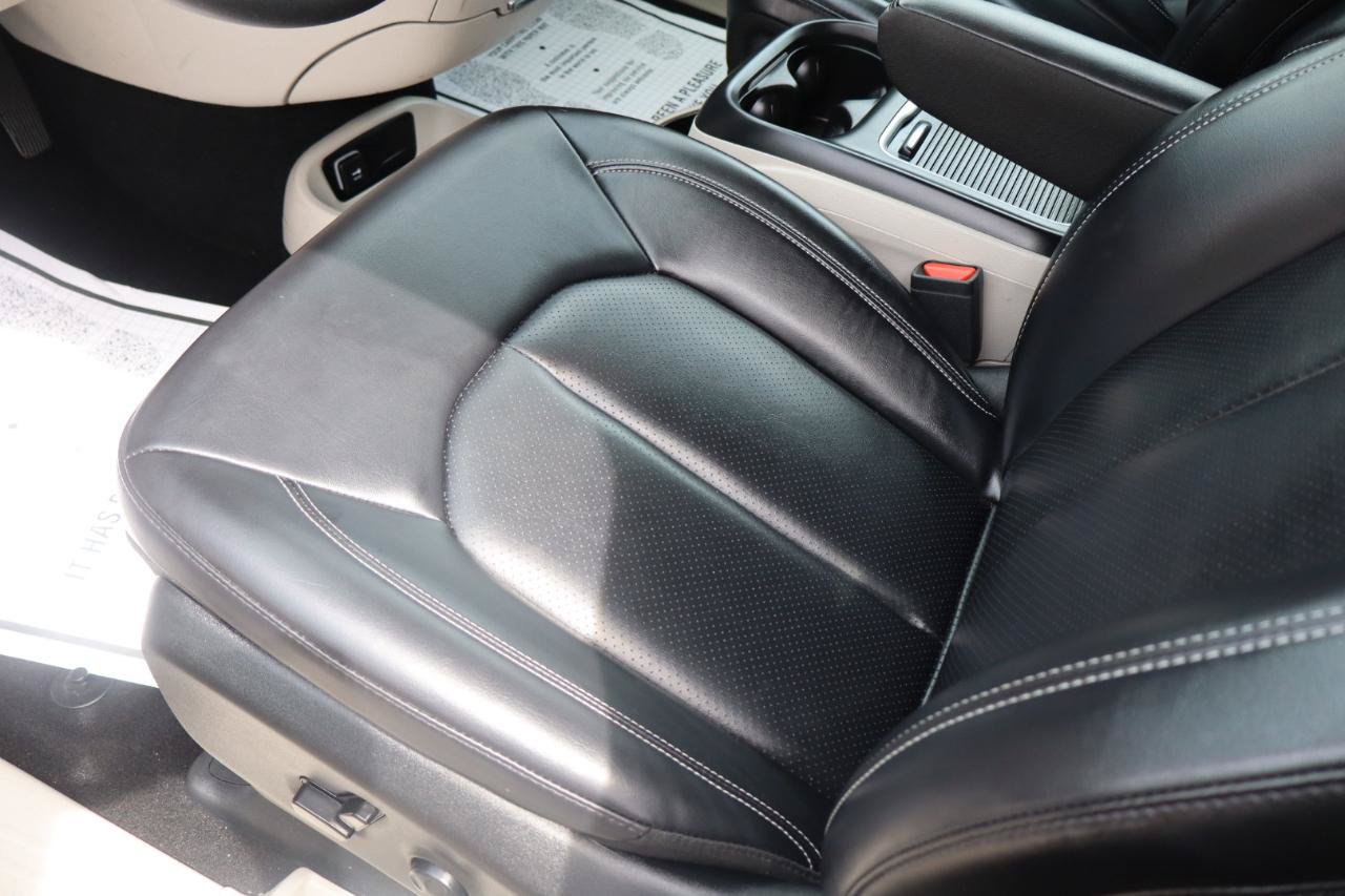 Used 2023 Chrysler Pacifica Touring-L FWD image 9