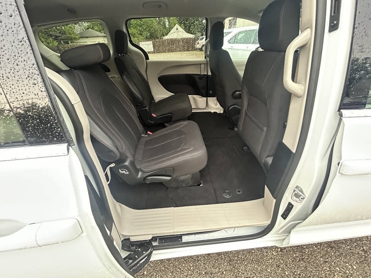 Used 2017 Chrysler Pacifica LX FWD image 8