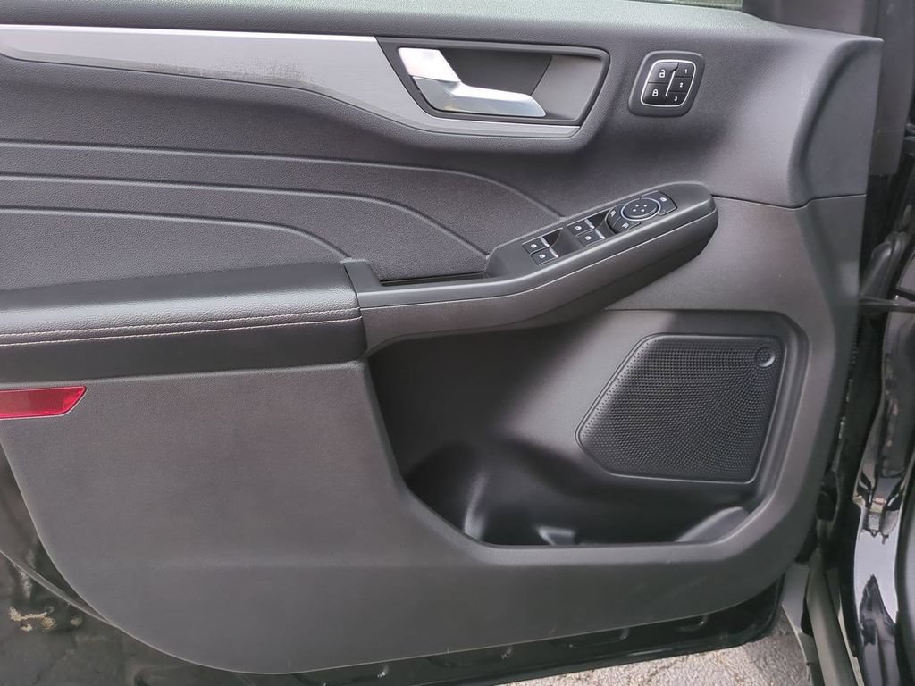 Used 2023 Ford Escape Platinum AWD/4WD image 11