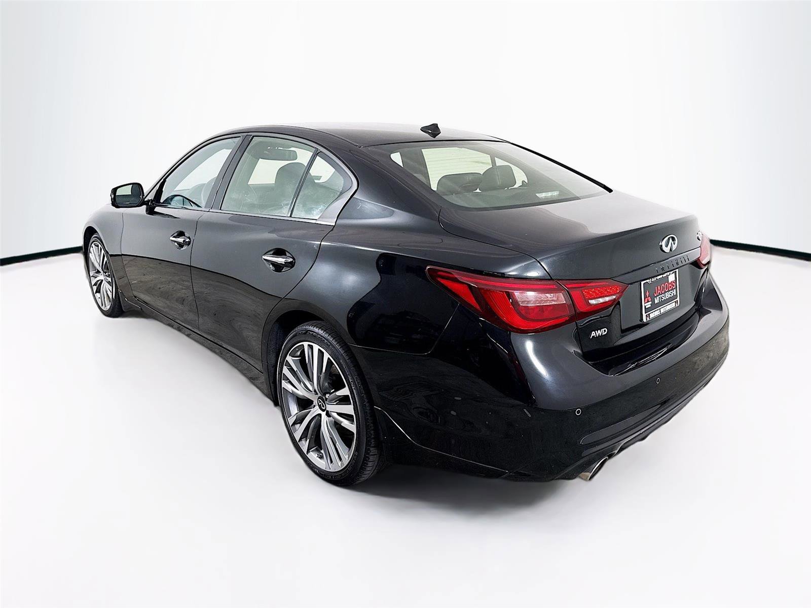 Used 2023 INFINITI Q50 Sensory image 5