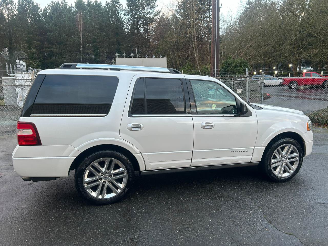 Used 2016 Ford Expedition Platinum AWD/4WD image 4