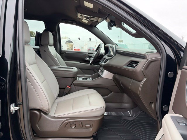 Used 2024 GMC Yukon XL SLT w/ SLT Luxury Package AWD/4WD image 55